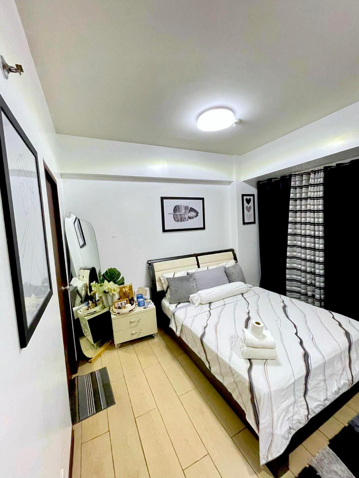 Two Palm Tree Villas Pasay Exteriör bild