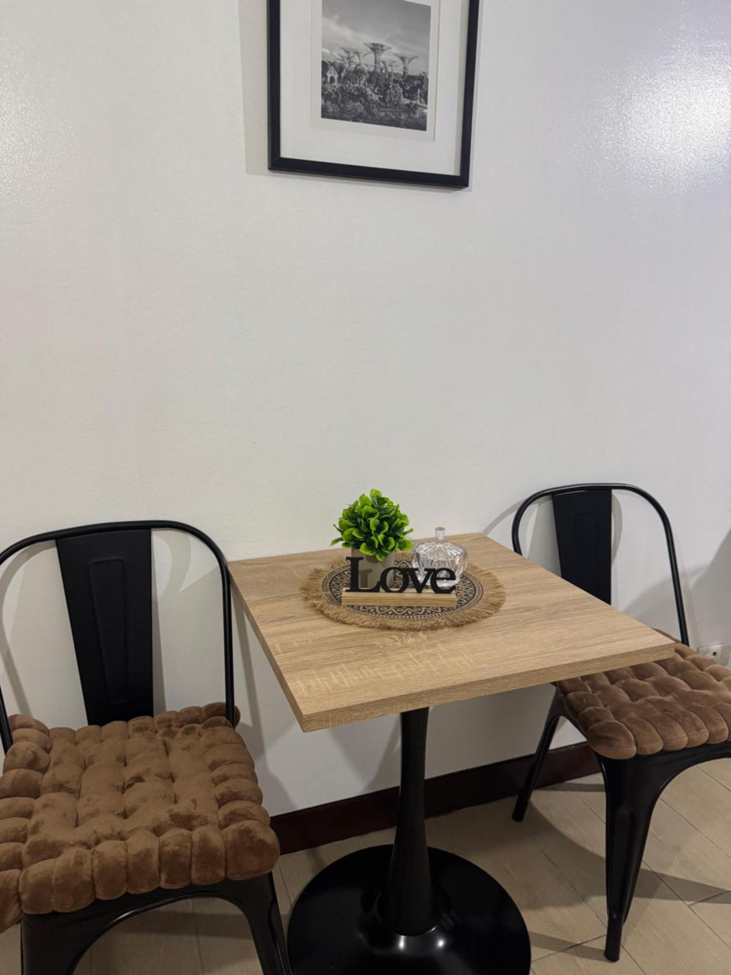 Two Palm Tree Villas Pasay Exteriör bild